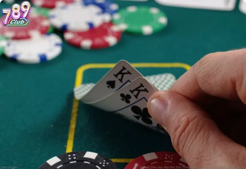 Định nghĩa "đọc bài đối thủ" trong Poker